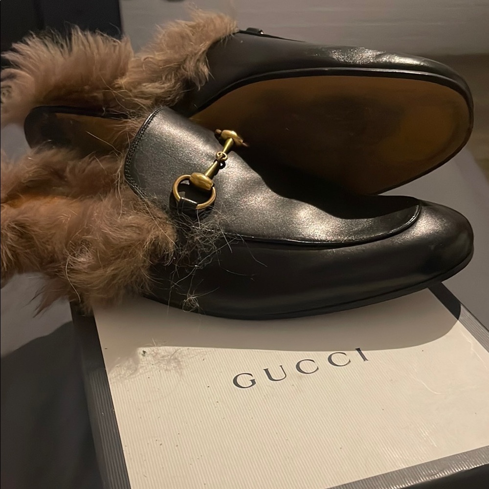 Gucci Men's Black Leather Loafers with Fur Lining